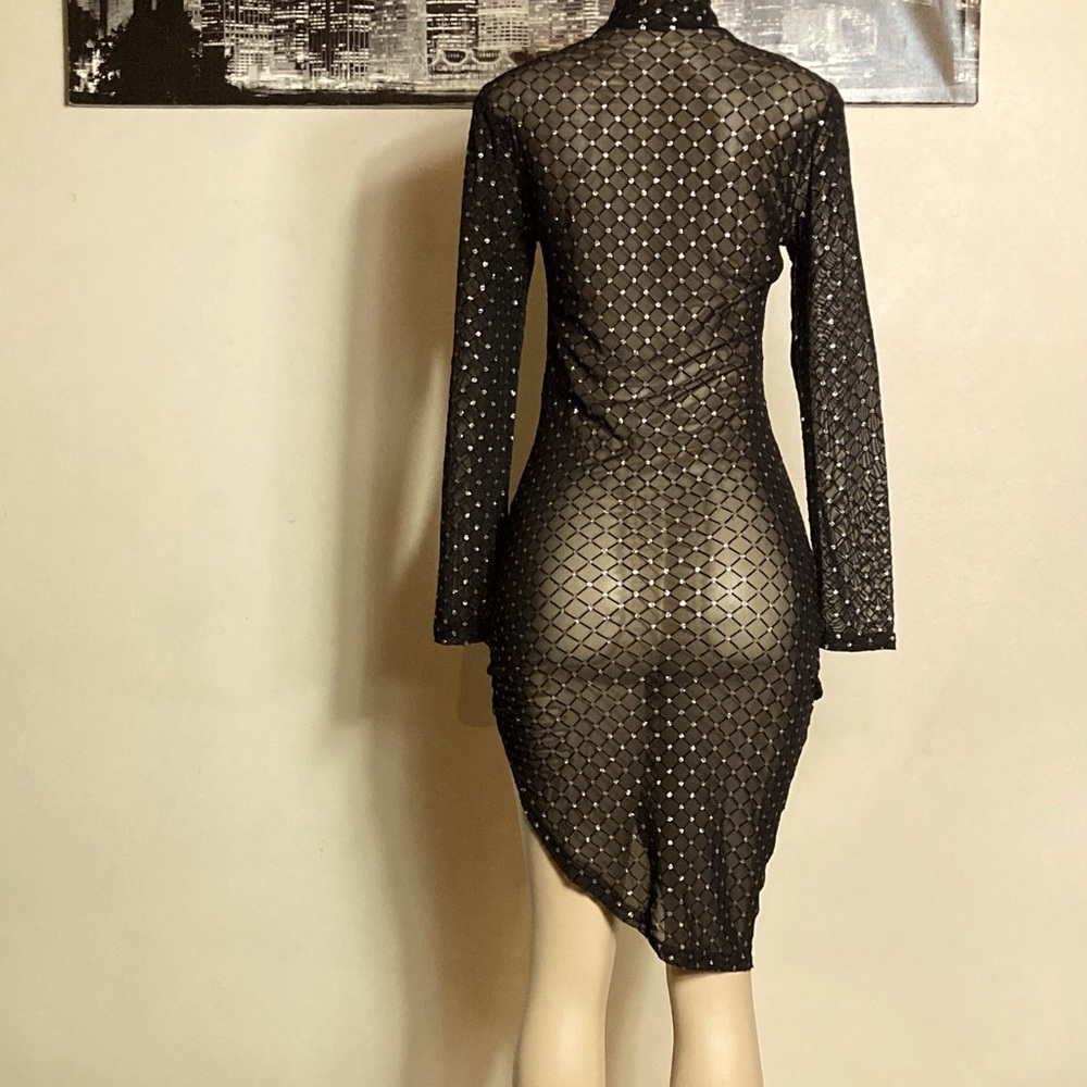 Asymmetrical long sleeve dress with sparkling diamond